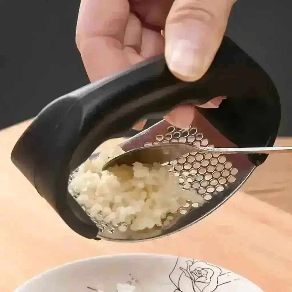 Stainless Steel Garlic Press - Garlic Crusher.scrape garlic off